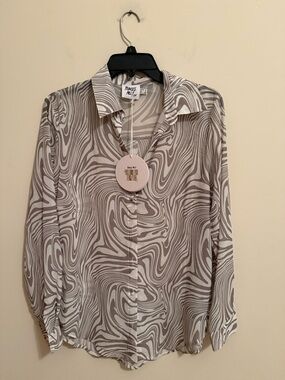 Princess Polly Swirl-Print Button-Down Shirt in Gray and White